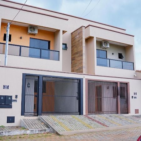 Sobrado, Roupa De Cama E Banho Mais Churrasqueira Villa Goias Exterior photo